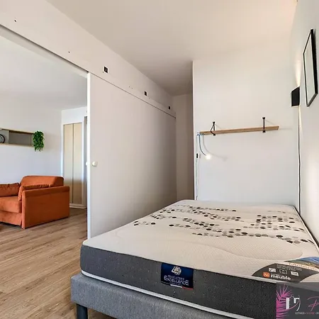 A Avec Piscine Et Parking - Fr-1-825-63 Apartment *