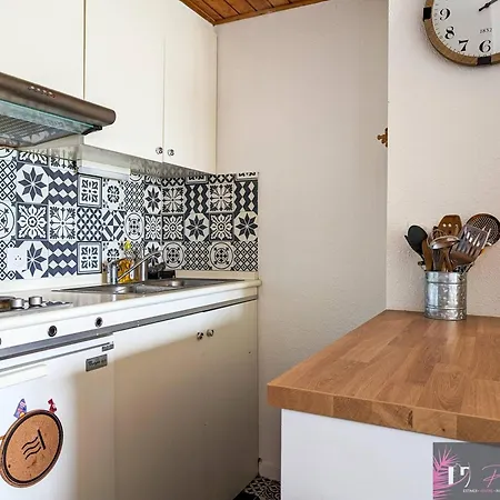 Apartment A Avec Piscine Et Parking - Fr-1-825-63 *